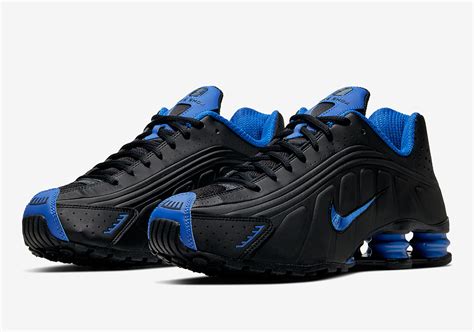 In 2000, <b>Nike</b> introduced technology that seemed born from science-fiction: four “pucks” on a heel platform that become the visual extreme of responsive energy. . Nike shox r4